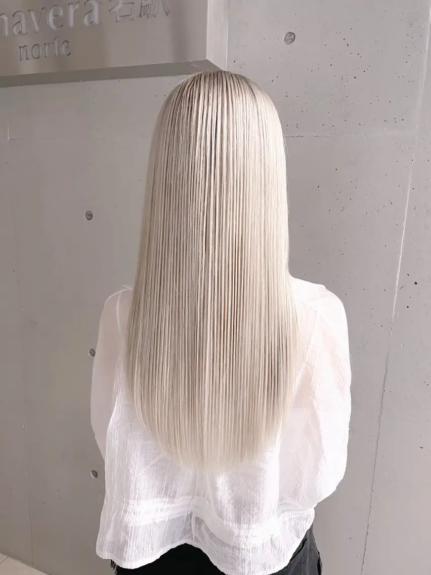 ロング カラー ベージュカラー ブリーチ ハイトーンカラー ホワイトベージュ カット ヘアカラー トリートメント 仲山 和希のヘアスタイル