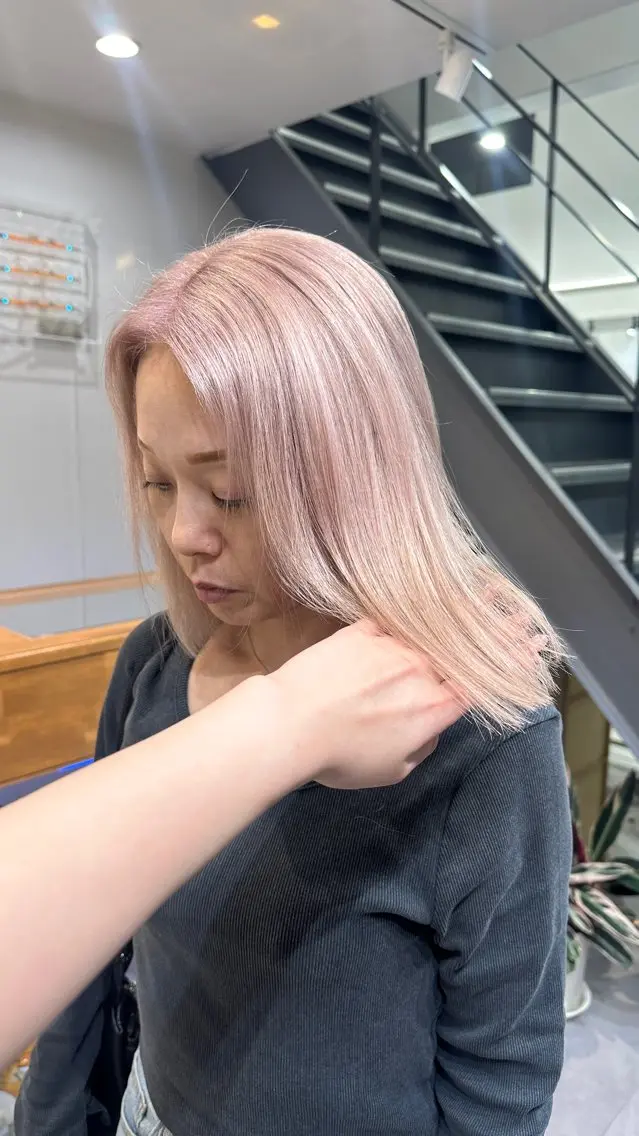 ミディアム カラー ベージュカラー ヘアカラー 西野 未桜のヘアスタイル