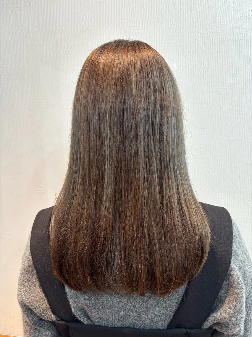 セミロング 若月 七海のヘアスタイル