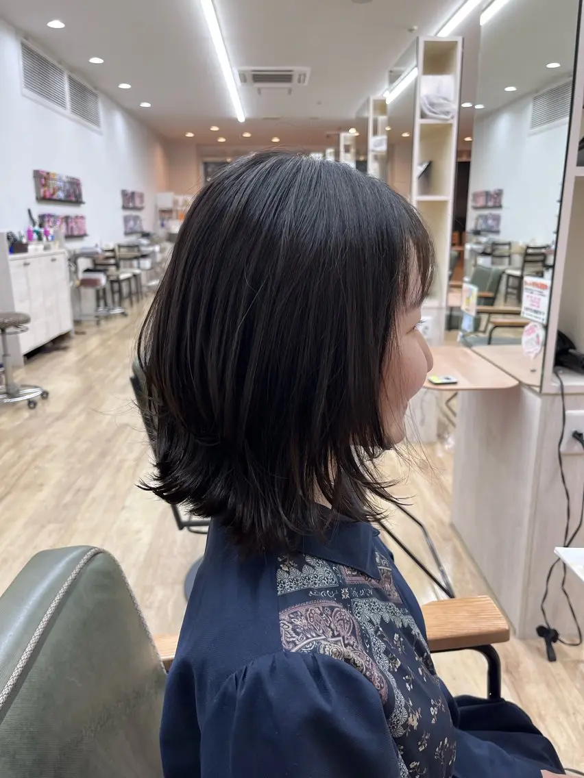 ミディアム ミディアムレイヤー レイヤーカット 外ハネヘア 田尾 凌雅のヘアスタイル