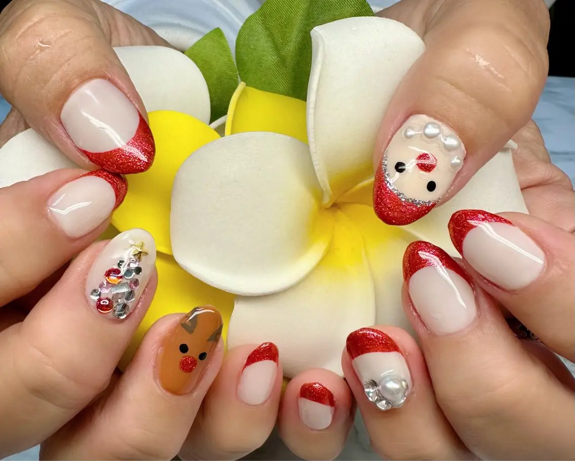 ネイル オーロラネイル フレンチネイル ラメ(グリッター) 冬ネイル クリスマス Mai’s nailのネイルデザイン