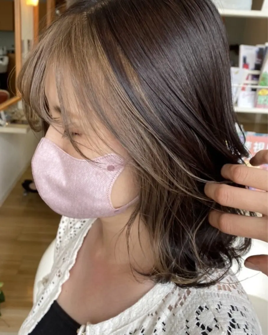 ミディアム ミストバング 佐藤 帆春のヘアスタイル