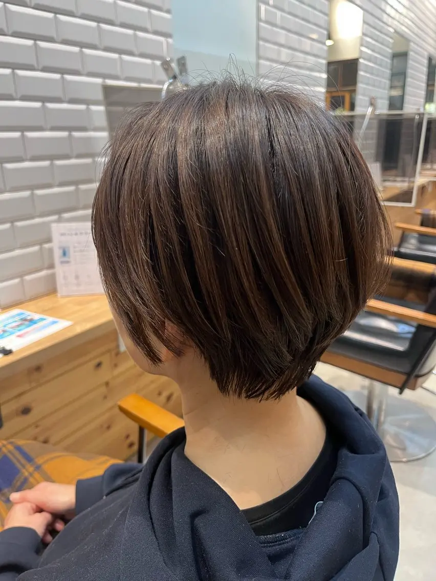 ショート カラー 草野 奈扇のヘアスタイル