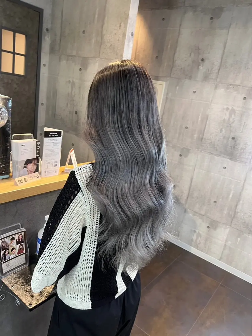 ロング 透明感ハイトーン カラー🦋🌧希咲のヘアスタイル
