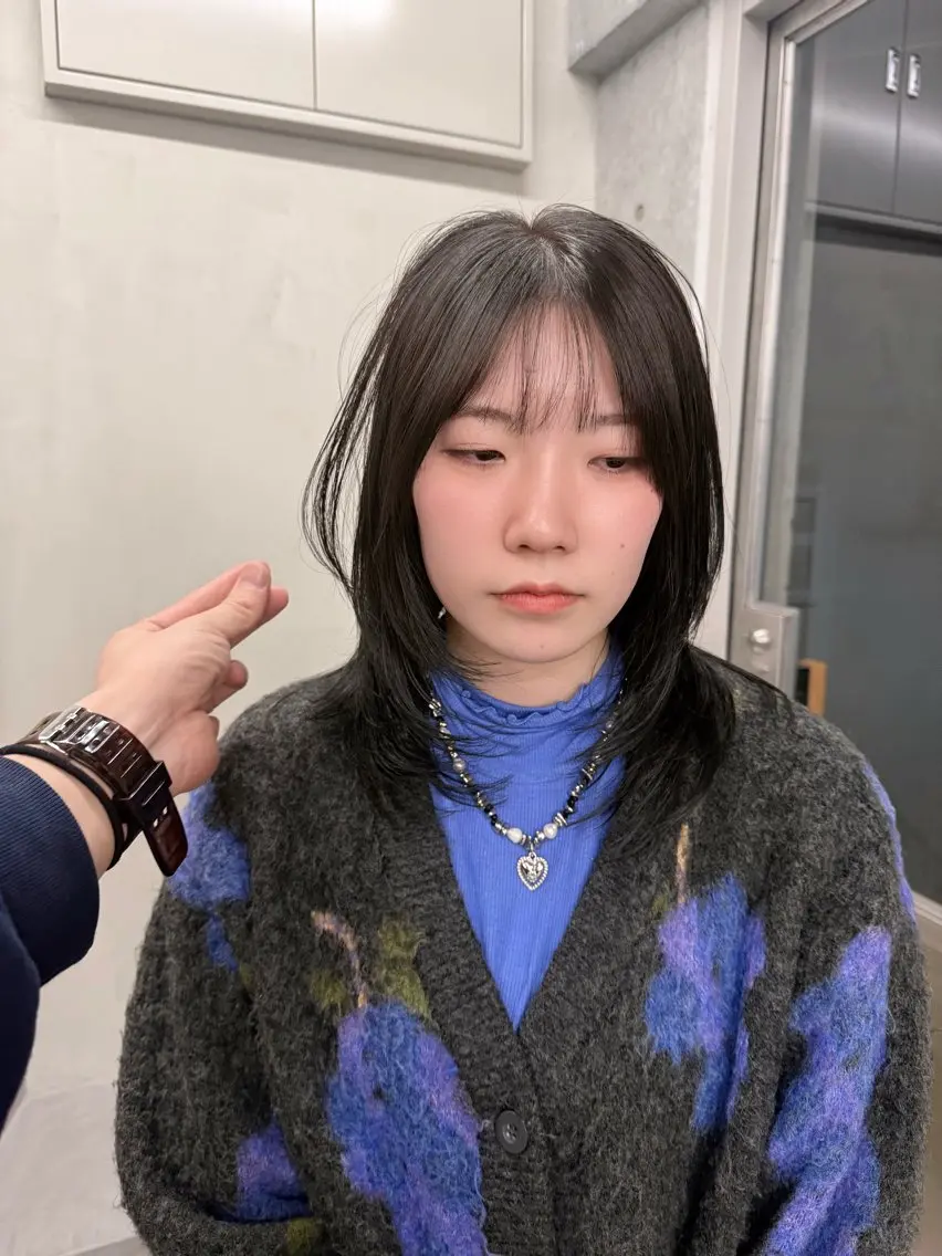ミディアム カラー ミディアムレイヤー アッシュ ベージュカラー ブリーチ 透明感カラー カット ヘアカラー トリートメント 誰より丁寧なカット/ 小林輝/レイヤーのヘアスタイル