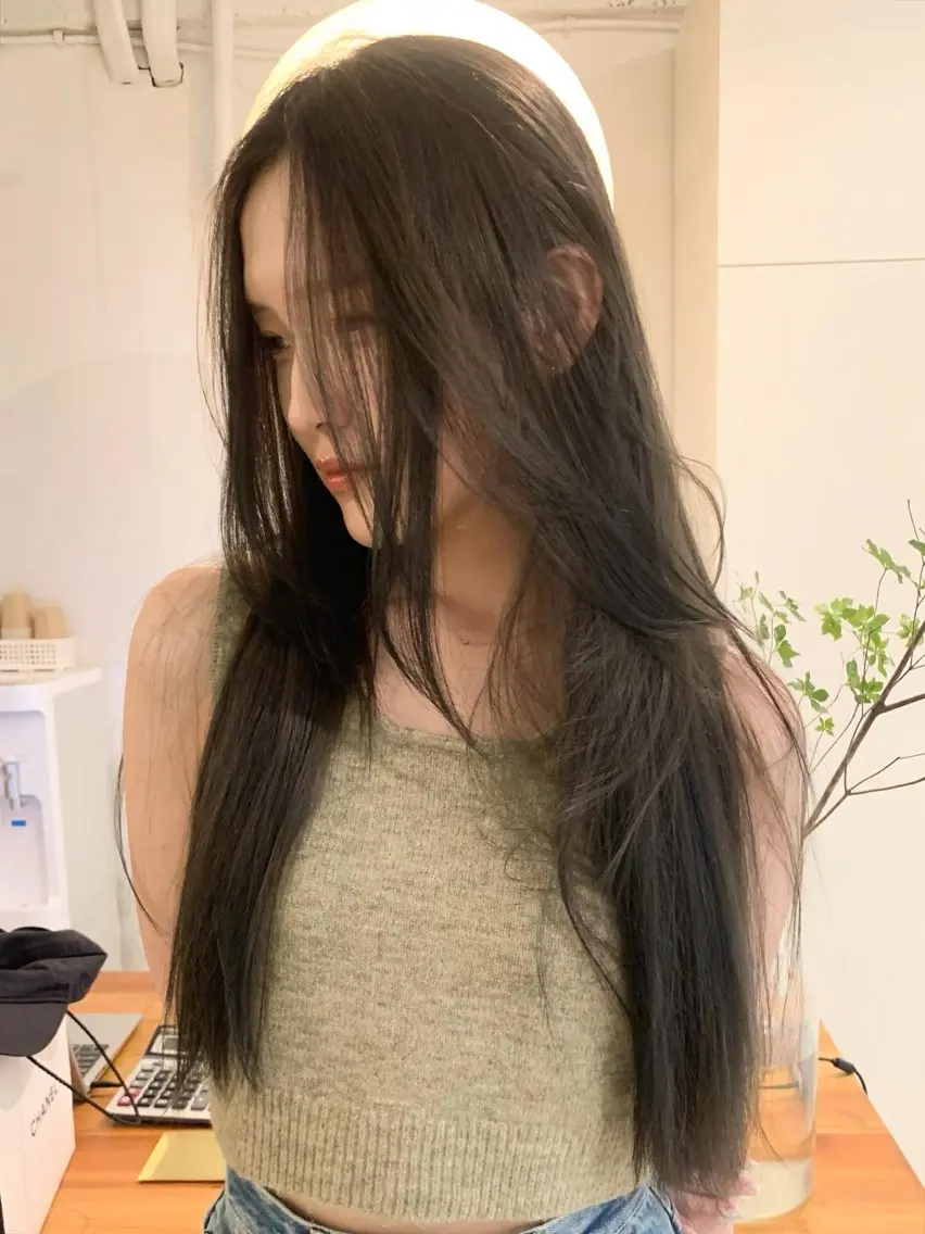 ロング カラー ブリーチ ダブルカラー グレージュ ブリーチなしカラー オリーブグレージュ ヘアカラー 落合希 Olivebeigeのヘアスタイル