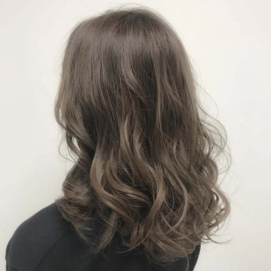 セミロング カラー アッシュ ダブルカラー イルミナカラー 【透明感、艶髪】西村 有司のヘアスタイル