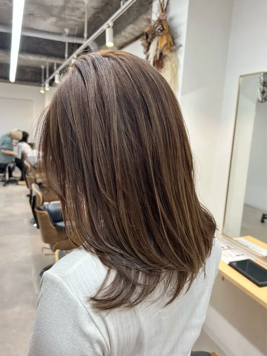 ミディアム カラー ベージュカラー ハイライトカラー ハイライト カット ヘアカラー トリートメント ハイライト/レイヤー /艶髪/吉田愛望のヘアスタイル