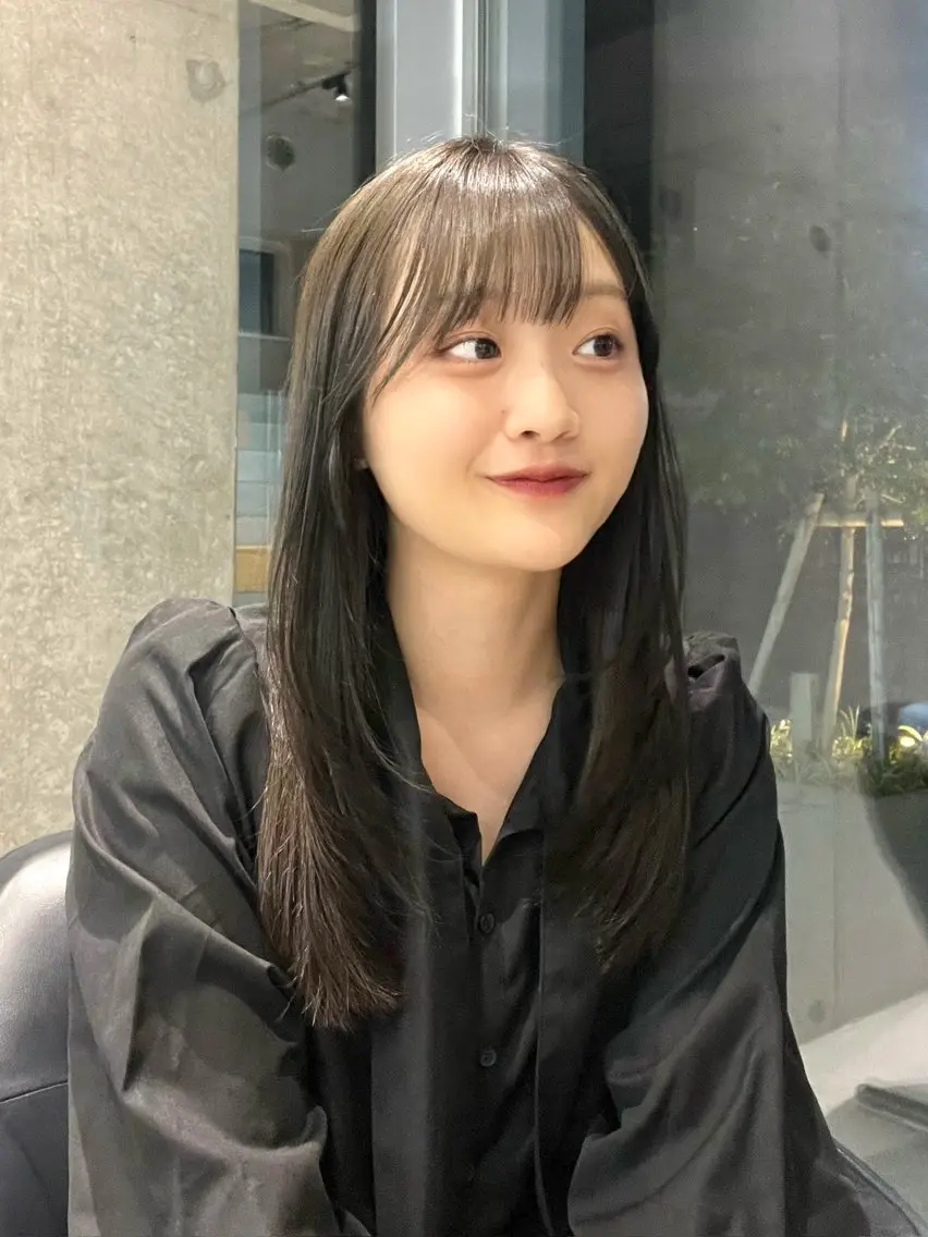 セミロング レイヤーカット カット ヘアカラー トリートメント 秋野 花衣のヘアスタイル