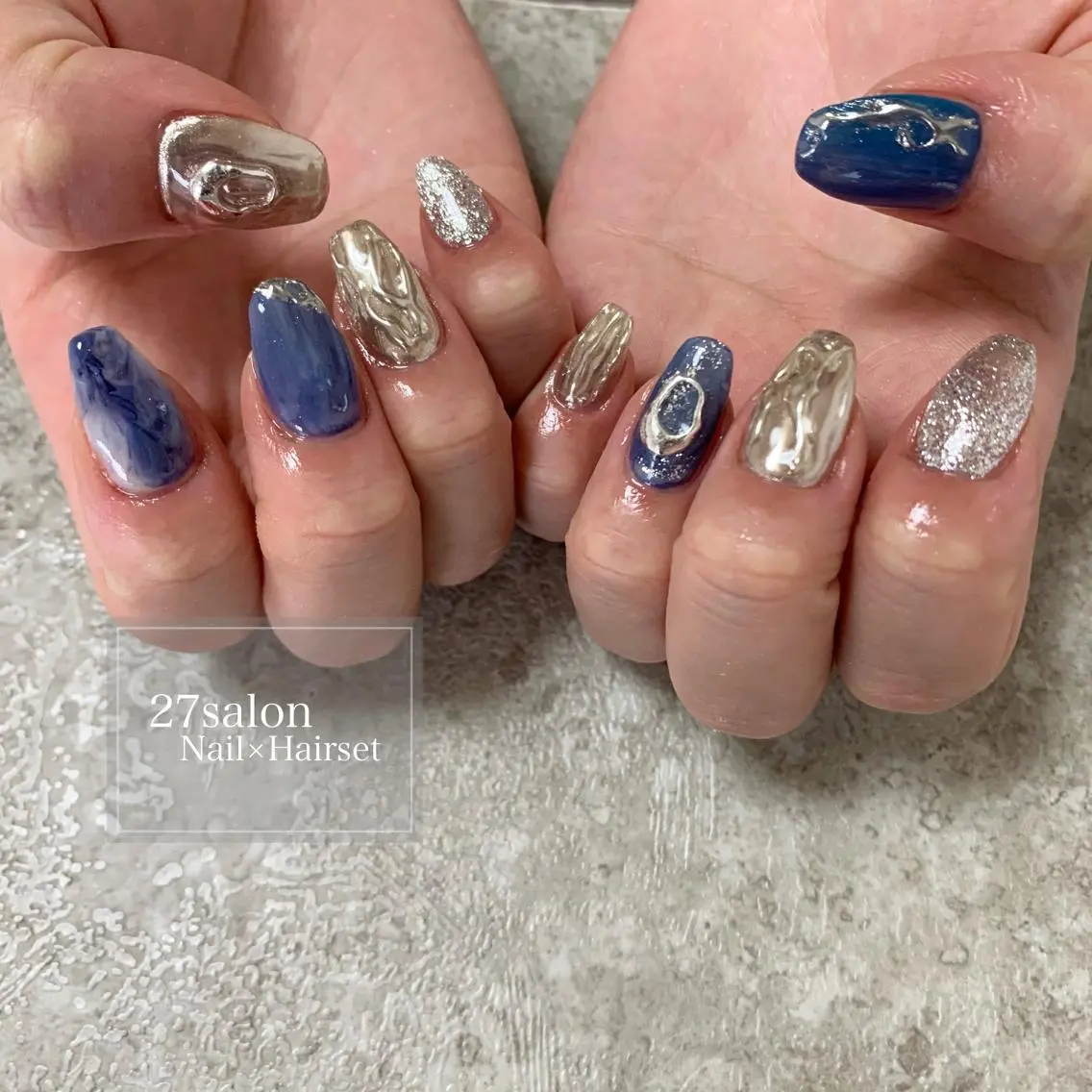 ネイル ミラーネイル ネイビー ニュアンスネイル 27salon yuinaのネイルデザイン