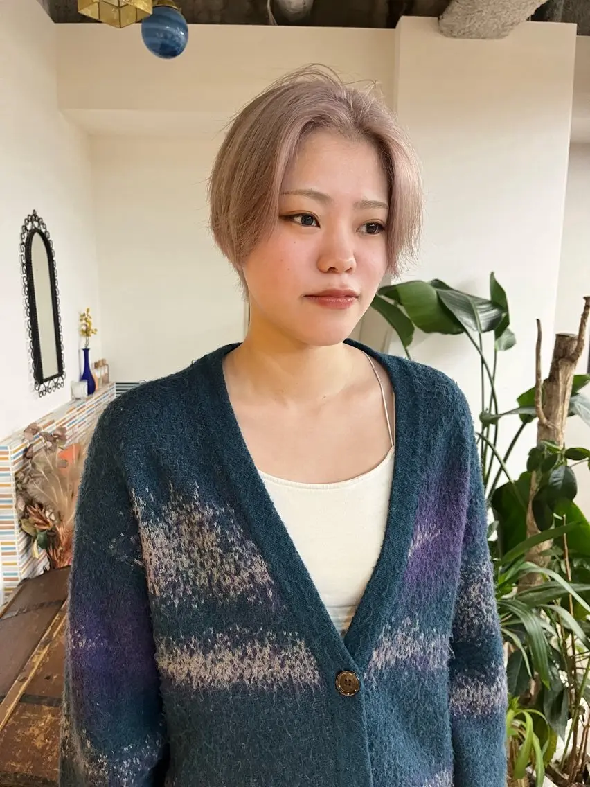 ショート カラー ベージュカラー ブリーチ ホワイトベージュ カット ヘアカラー トリートメント 🩷ハイトーン透明感 レイヤー🩷ユリカのヘアスタイル