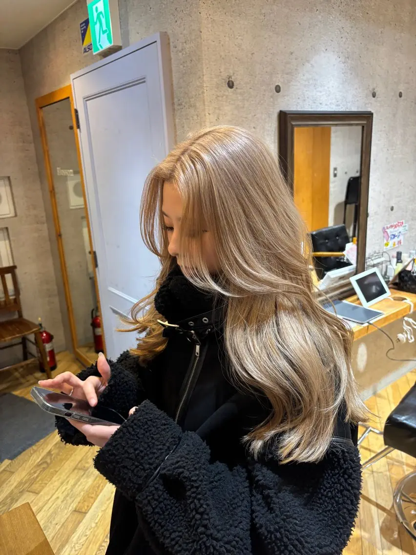 【新規様限定】カット+ダブルカラー(ケアブリーチ)+トリートメントの写真