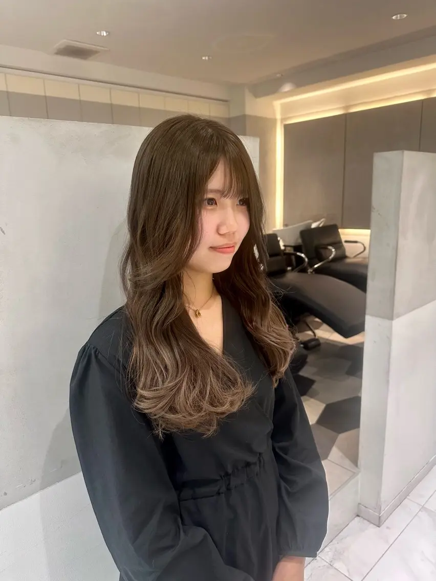 ロング カラー ベージュカラー オリーブベージュ ヘアカラー Rino🎀/盛れる 顔周りカット🪽✩のヘアスタイル