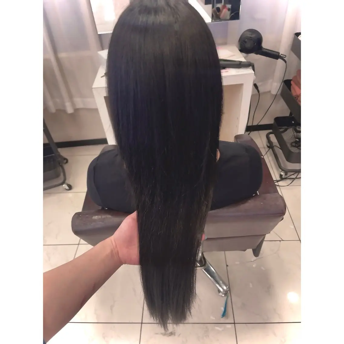 ロング カラー ヘアアレンジ シールエクステ バレイヤージュ ベージュカラー ブリーチ ケアブリーチ M. KANAのヘアスタイル