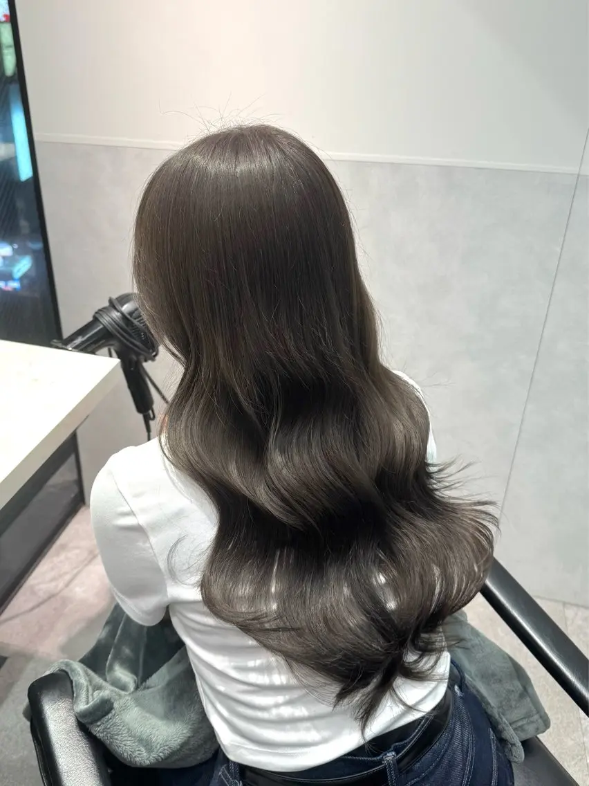 ロング ヘアカラー 🌟透明感カラー 🌟松岡勇輝のヘアスタイル