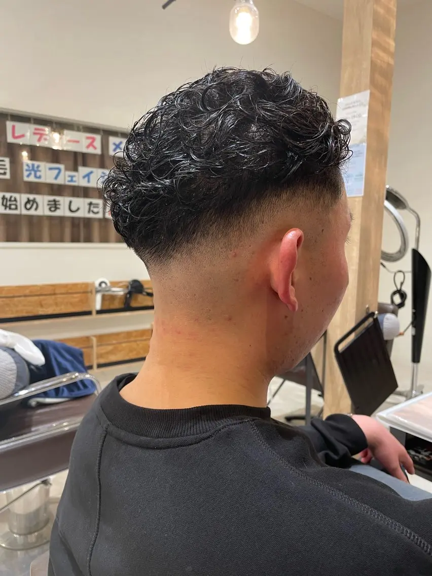 パーマ メンズ オールバック フェードカット メンズパーマ スキンフェード カット パーマ 野水 隆雅のヘアスタイル