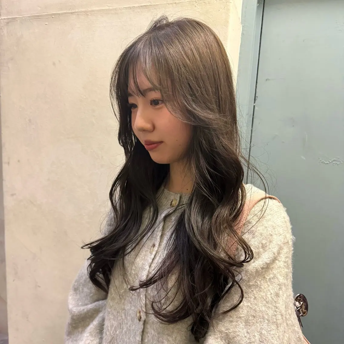 ロング カラー ベージュカラー オリーブベージュ ヘアカラー 清水愛果/似合わせ カット/透明感カラーのヘアスタイル