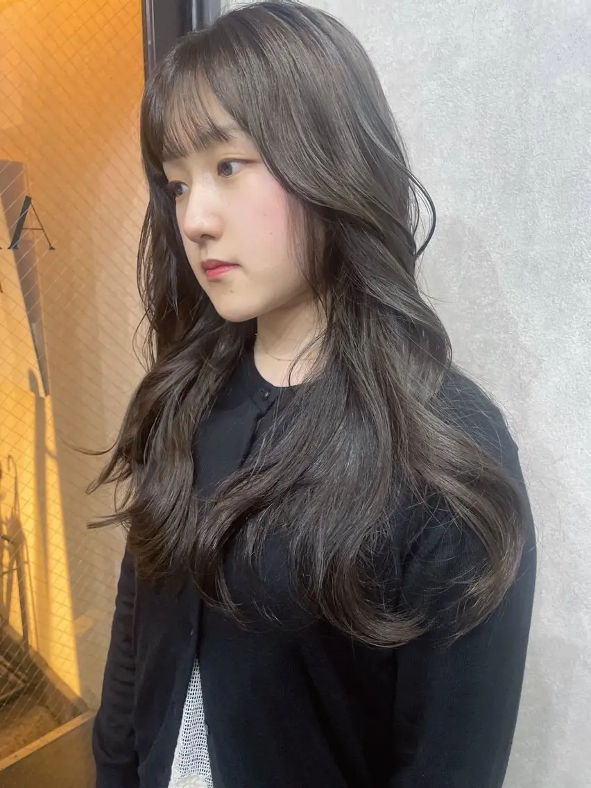 ロング カラー グレージュ AIRI layer cut hairのヘアスタイル