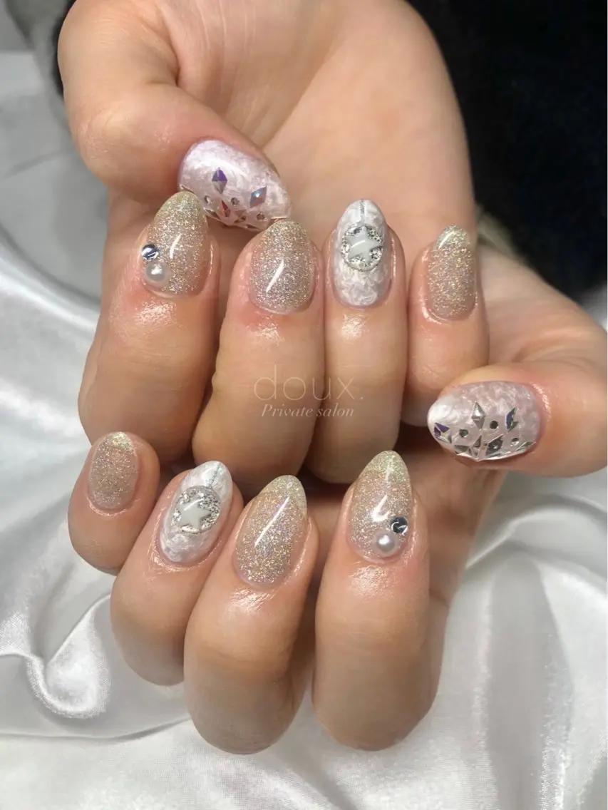 ネイル フレンチネイル グラデーション キラキラネイル 韓国ネイル マグネットネイル doux. nailのネイルデザイン