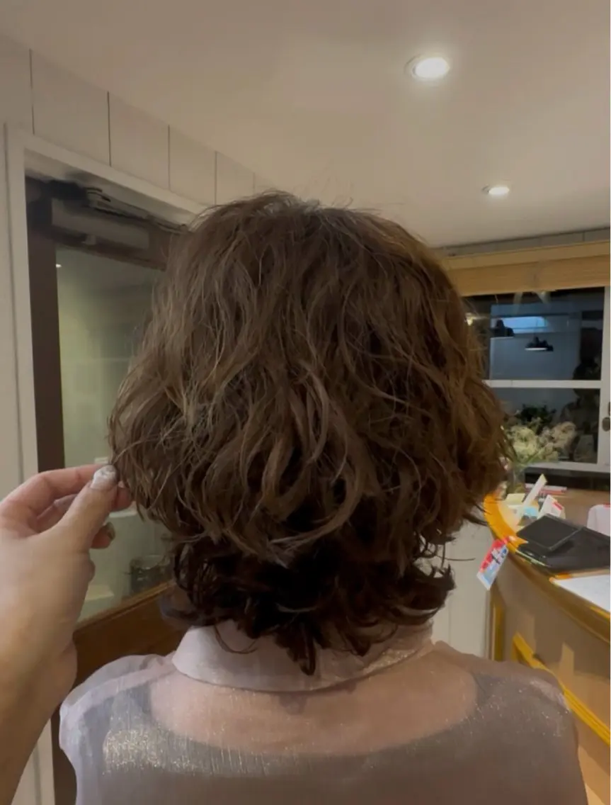 パーマ ウルフカット もりた まおのヘアスタイル