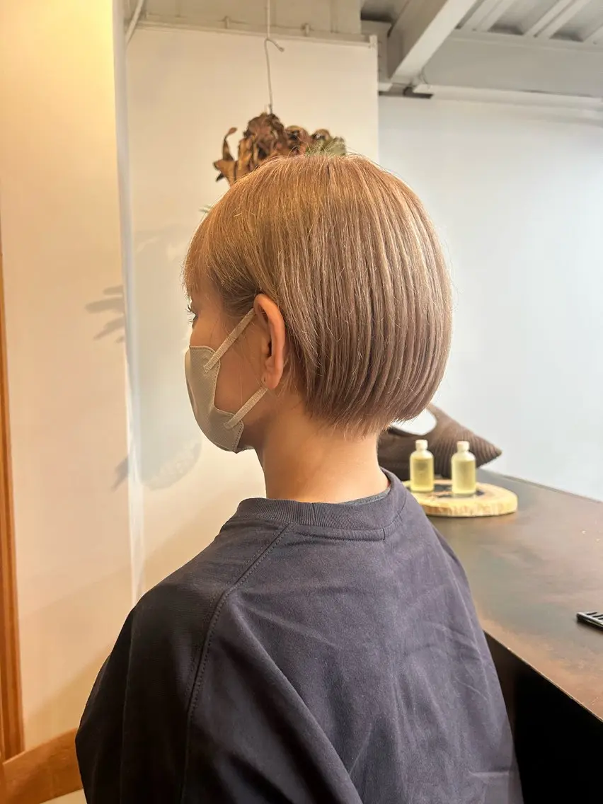 カラー ブリーチ Shiho .one colorのヘアスタイル