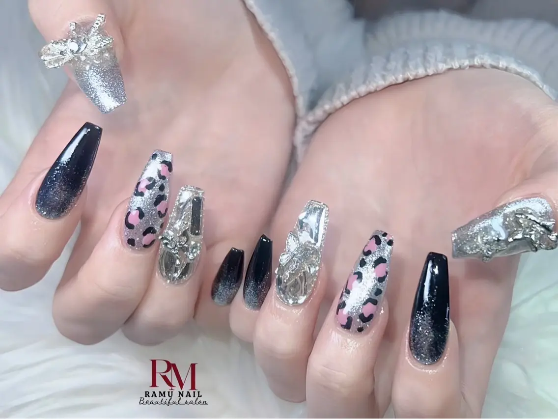 ネイル キラキラネイル マグネットネイル ミラーネイル ワンホンネイル 冬ネイル ハンドネイル RAMU Nail 恵比寿店のネイルデザイン