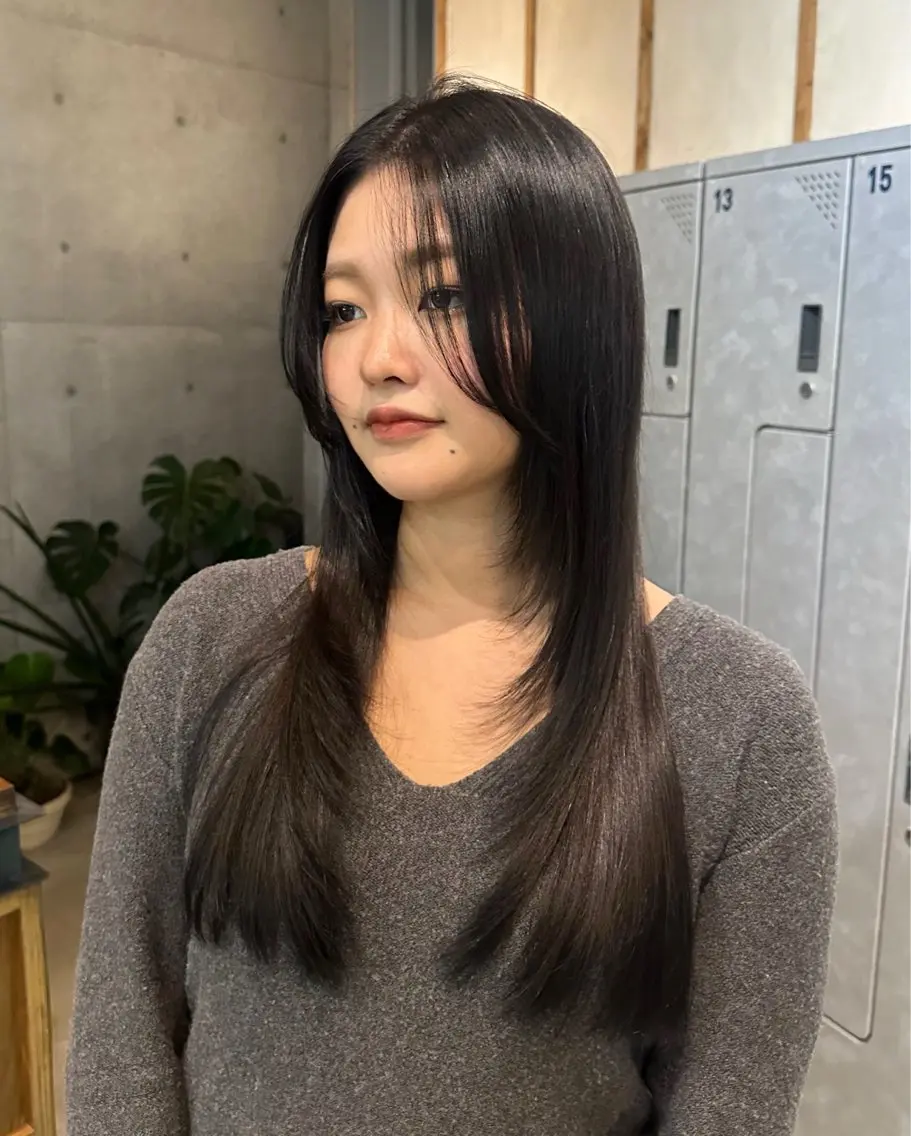 ロング レイヤーカット 小泉 璃子のヘアスタイル