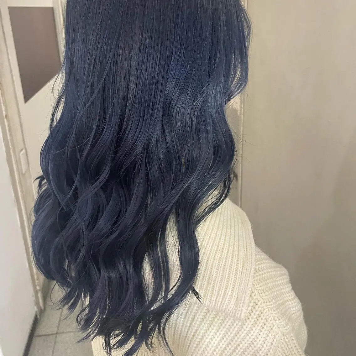 ミディアム カラー ブリーチ ダブルカラー イヤリングカラー トリートメント 吉村 夏椰のヘアスタイル
