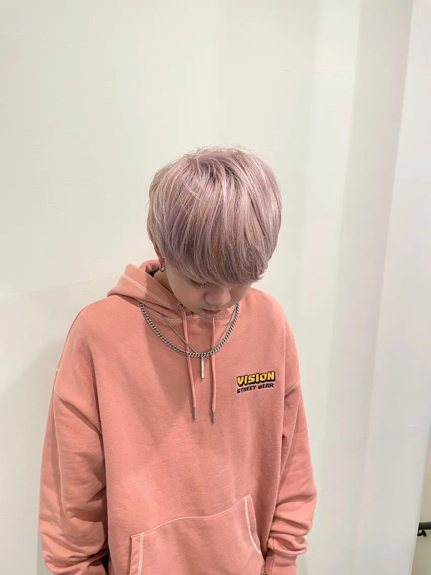 ショート カラー メンズ ツーブロック ベージュカラー ピンクカラー ピンクベージュ カット ニュアンスカラー🫧 加納のヘアスタイル