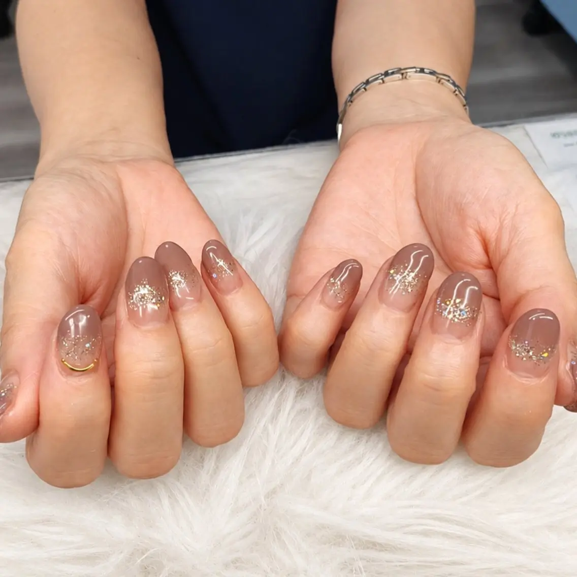 ネイル オーロラネイル ジェルネイル キラキラネイル ラメ(グリッター) オフィスネイル ハンドネイル CUREist💅 所沢駅徒歩7分のネイルデザイン
