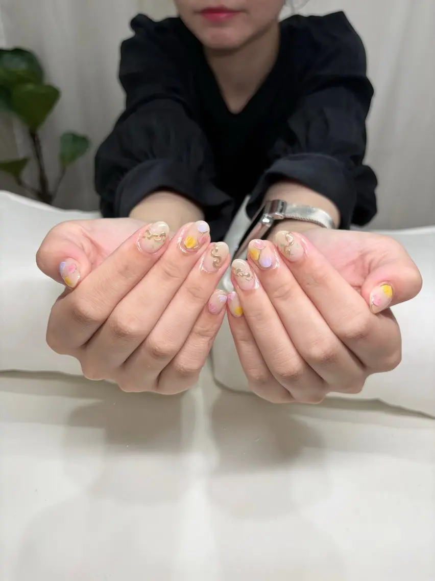 ネイル アートネイル ミラーネイル ニュアンスネイル ハンドネイル ネイルサロン /しあわせたいむ🌱のネイルデザイン