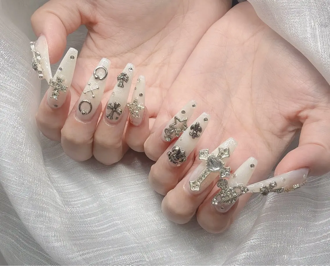 ネイル ハンドネイル Lee Nailsのネイルデザイン