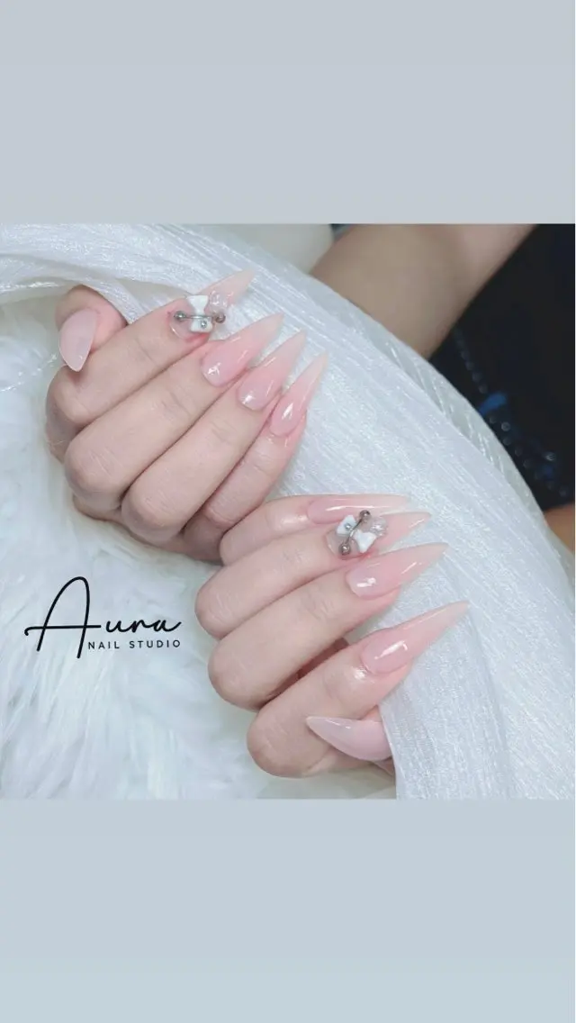 ネイル アートネイル ジェルネイル ガーリー キラキラネイル 韓国ネイル ハンドネイル Aura Nail Studioのネイルデザイン