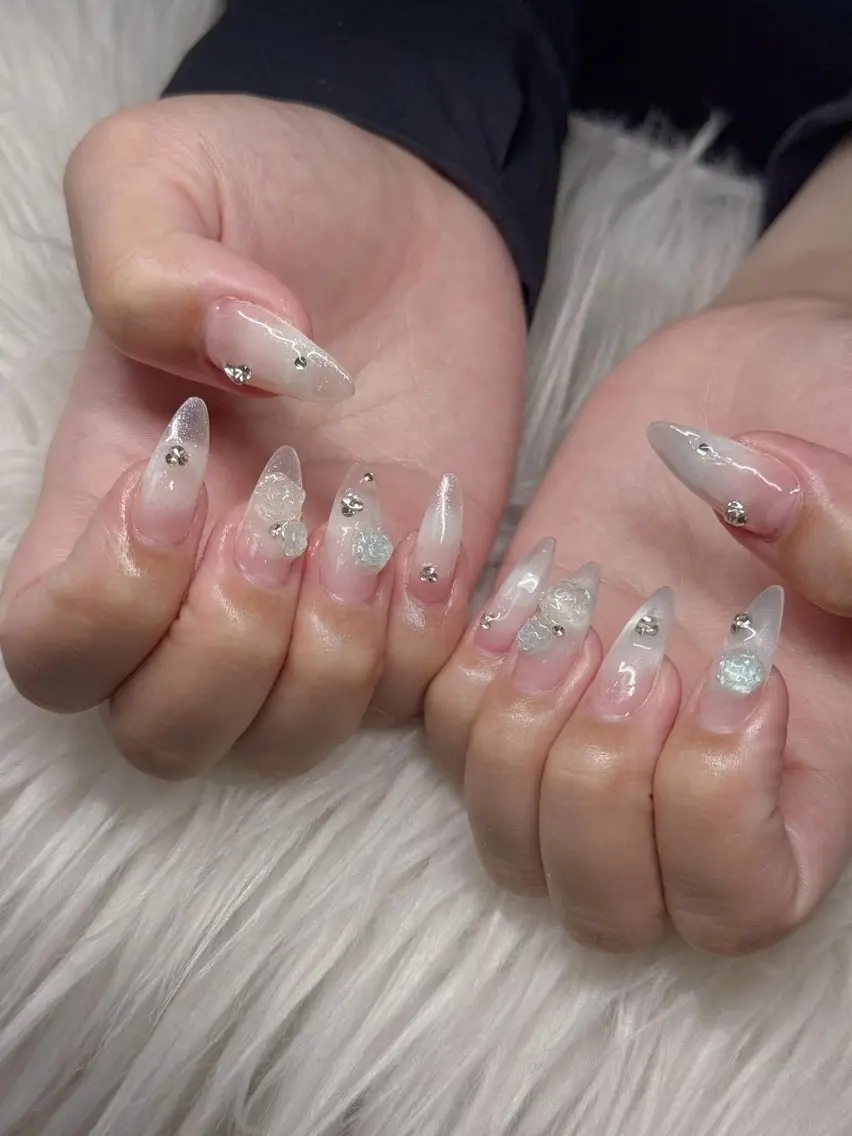 ネイル 長さ出し グラデーション 卒業式 キラキラネイル マグネットネイル Lee Nailsのネイルデザイン