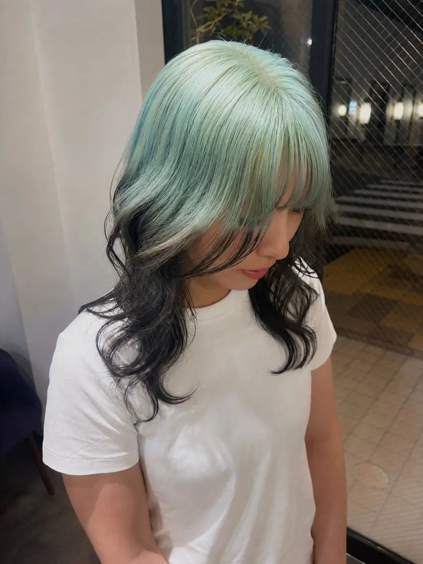 ロング カラー ミント ミントグリーン 泉澤 風花のヘアスタイル