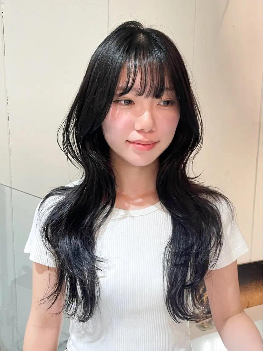 ロング カラー ヘアアレンジ 黒髪 韓国風ヘア レイヤーカット ハッシュカット/ 韓国ヘア☽⋰mahoのヘアスタイル
