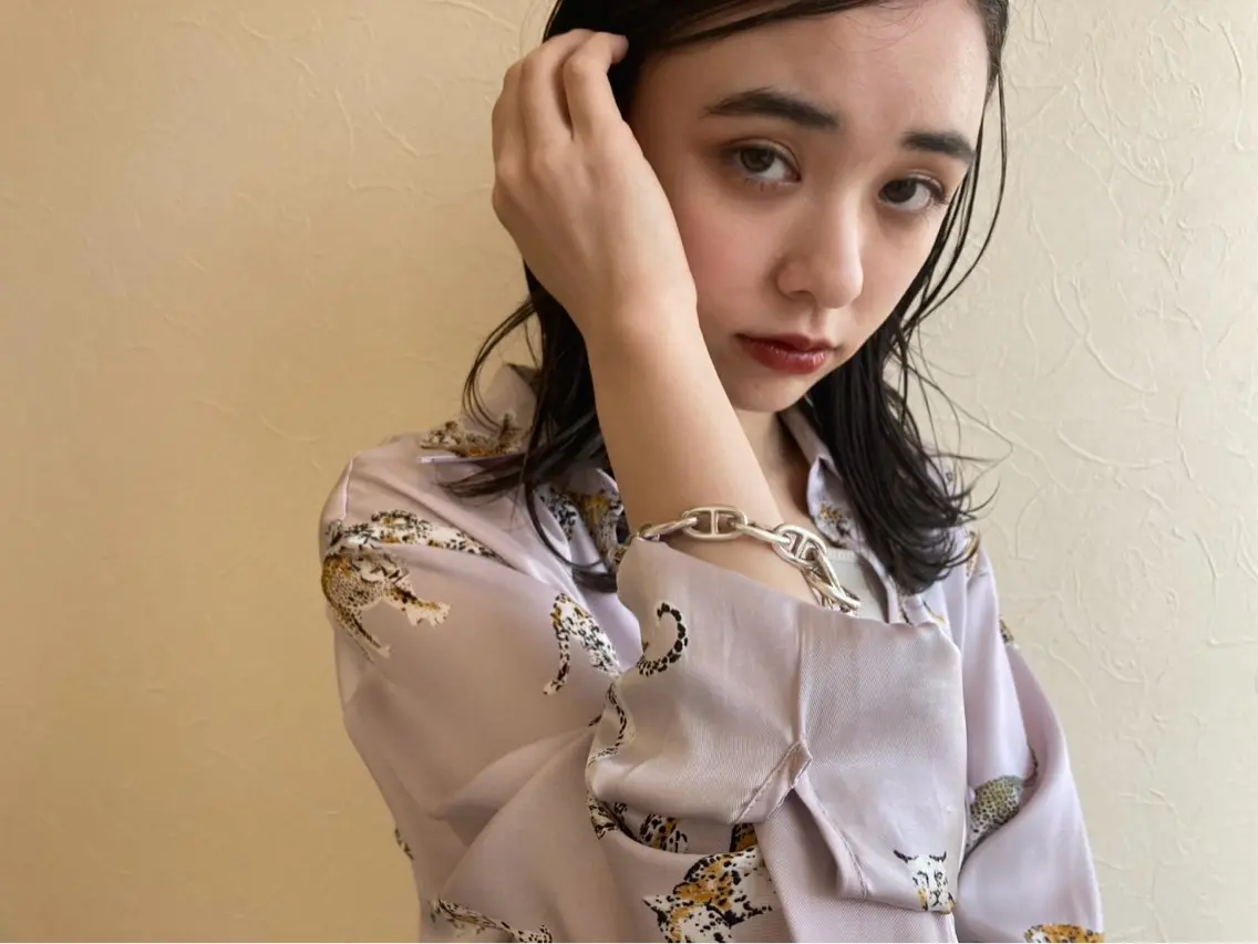ミディアム カラー 黒川 七海のヘアスタイル