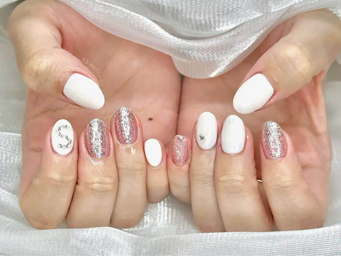 ネイル キラキラネイル マグネットネイル 持ち込み シンプルネイル ハンドネイル フットネイル ハンドケア TS. nails___のネイルデザイン