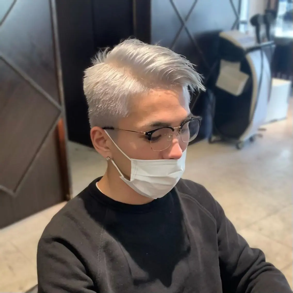 カラー メンズ アッシュ ホワイトアッシュ ヘアカラー トリートメント メンズ専門 井藤 雅也のヘアスタイル