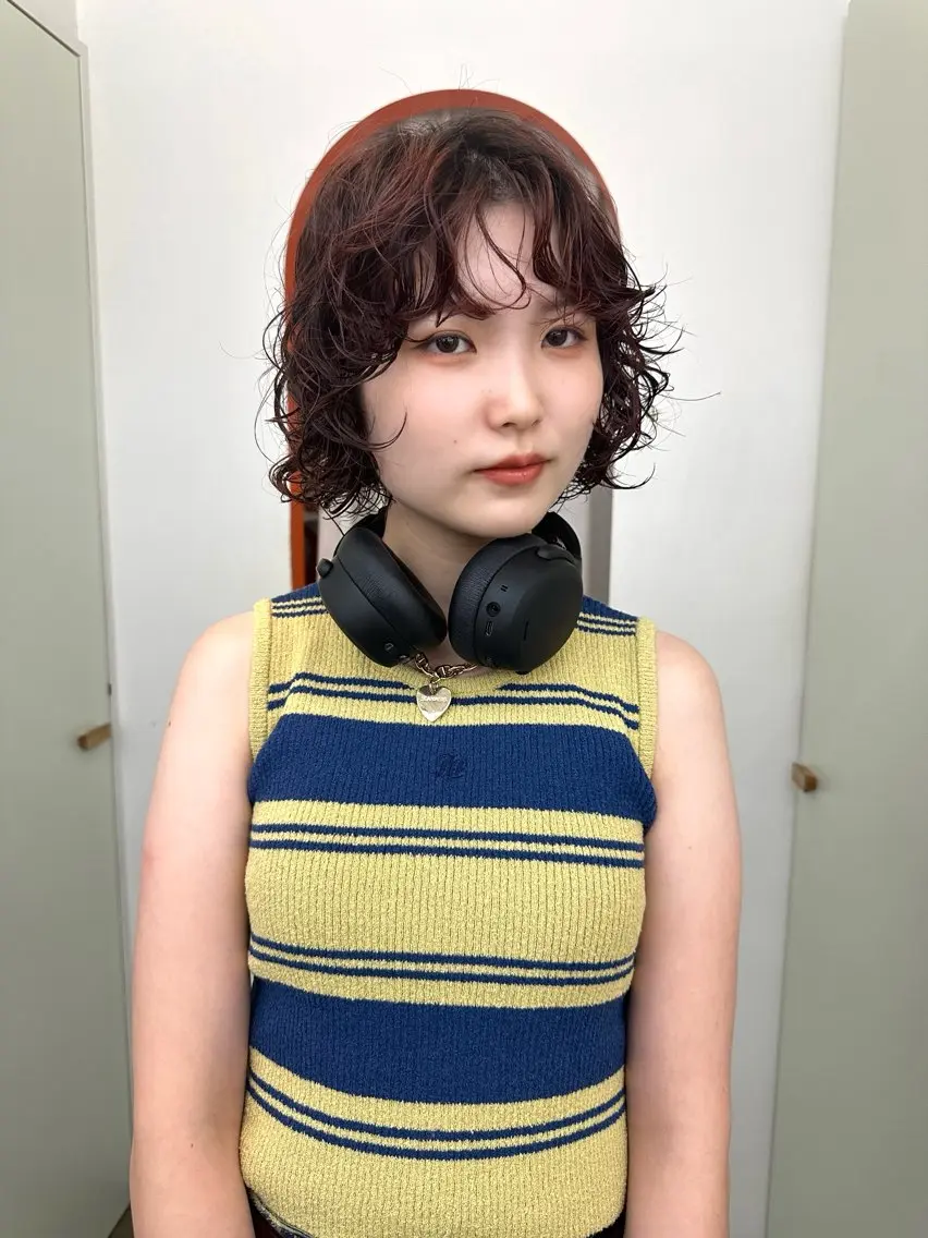 ショート カラー パーマ ボルドーカラー ボブ カット ヘアカラー パーマ ボブ/レイヤー/ケア パーマ/リュウタのヘアスタイル