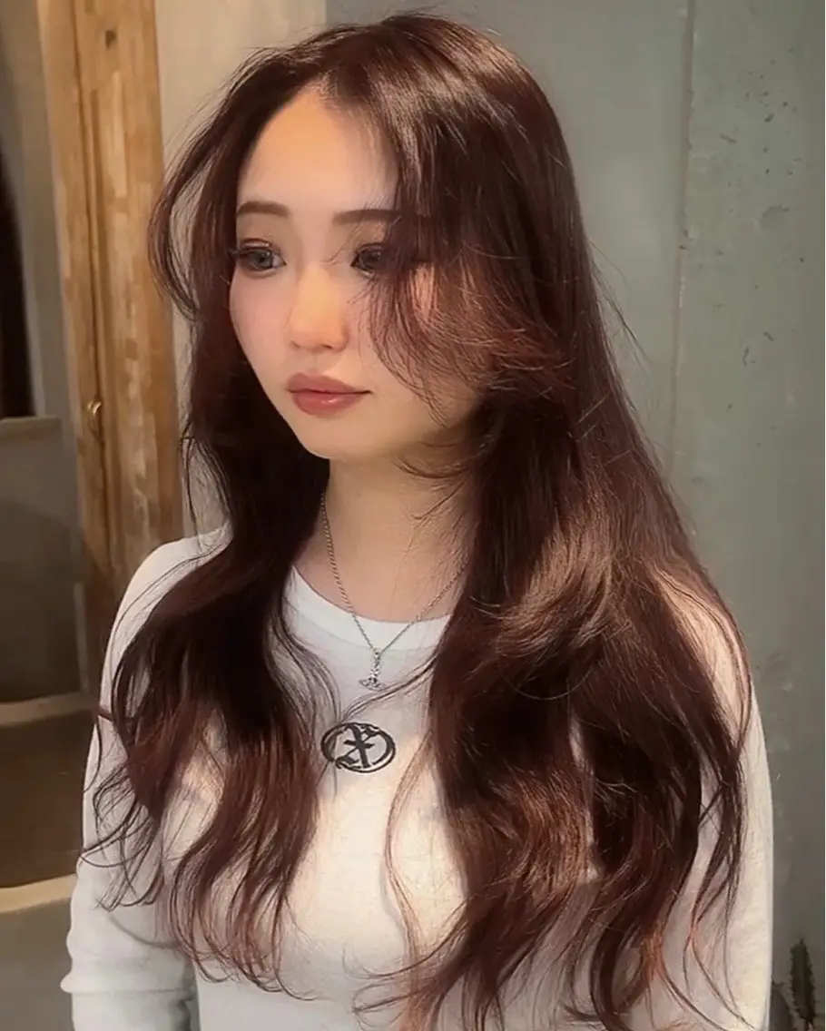 ロング カラー レッドカラー 韓国風ヘア 岩間 ゆいこのヘアスタイル
