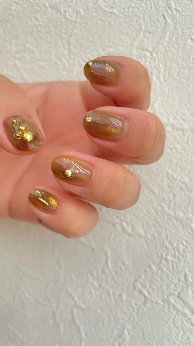 ネイル ブラウン ゴールド nailsalon ito.のネイルデザイン