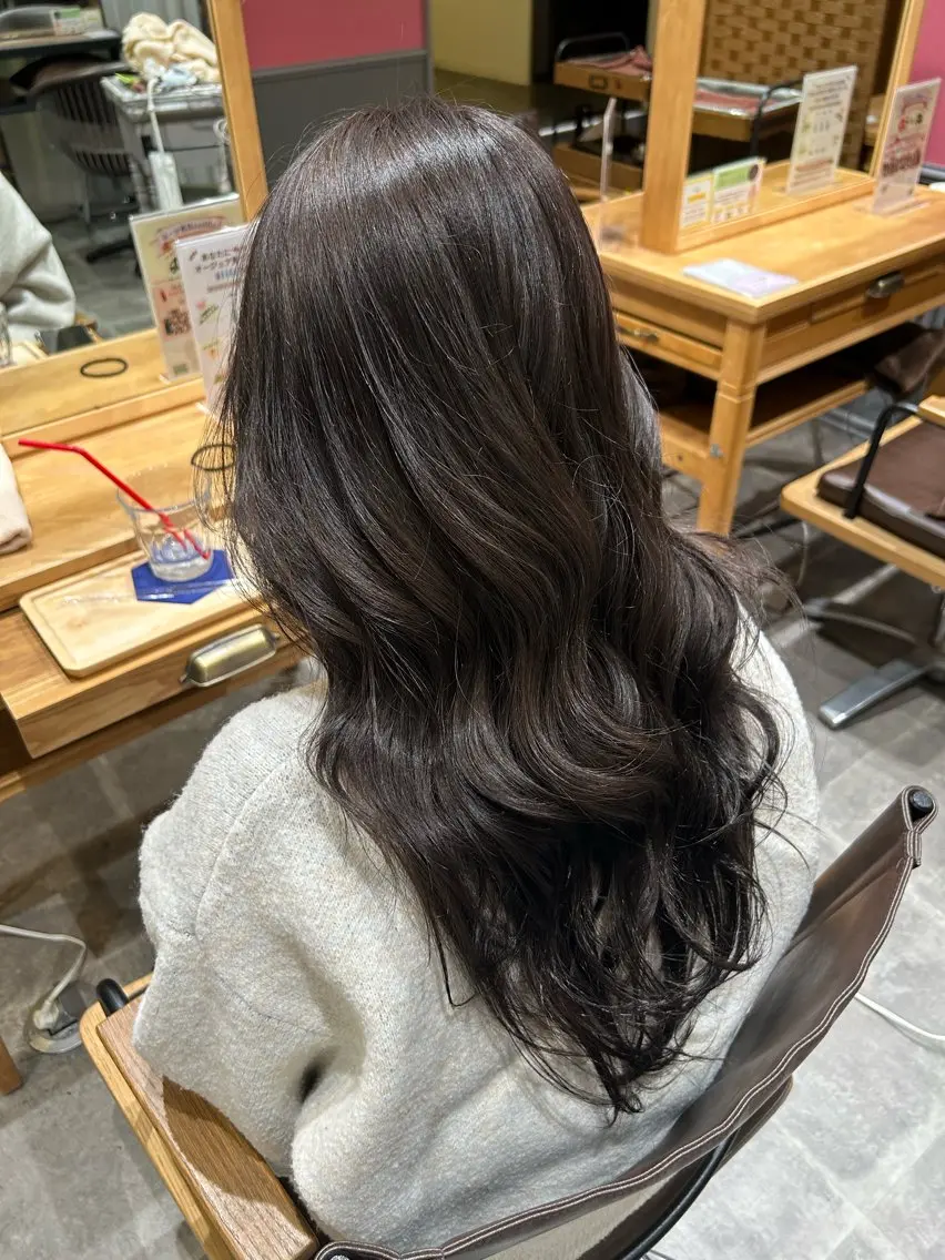 ロング カラー ブリーチ 透明感カラー グレージュ LaBless うえのあかねのヘアスタイル