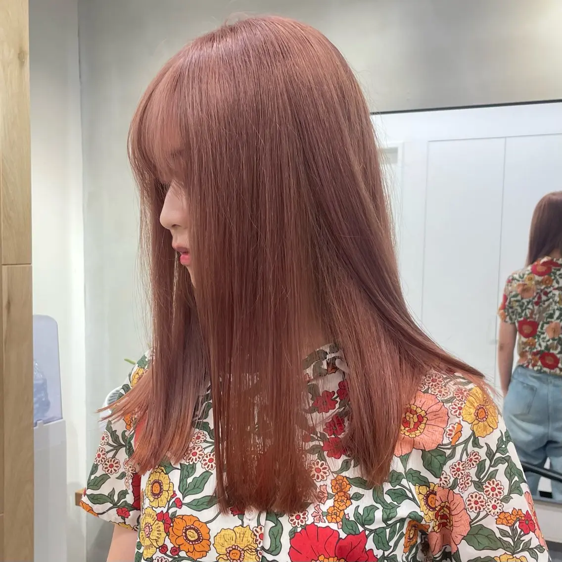セミロング 盛れる透明感カラー・ momokaのヘアスタイル