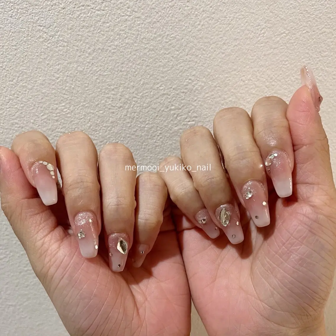 ネイル グラデーション キラキラネイル マグネットネイル ニュアンスネイル ワンホンネイル mermooi nailのネイルデザイン