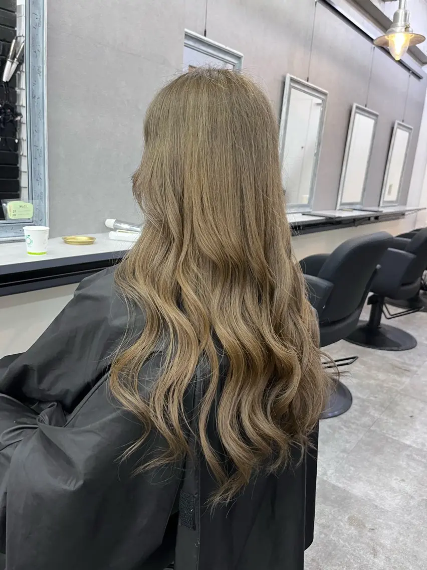 セミロング カラー ベージュカラー オリーブベージュ ヘアカラー トリートメント ブリーチ有無Wカラー メンズパーマ大成のヘアスタイル