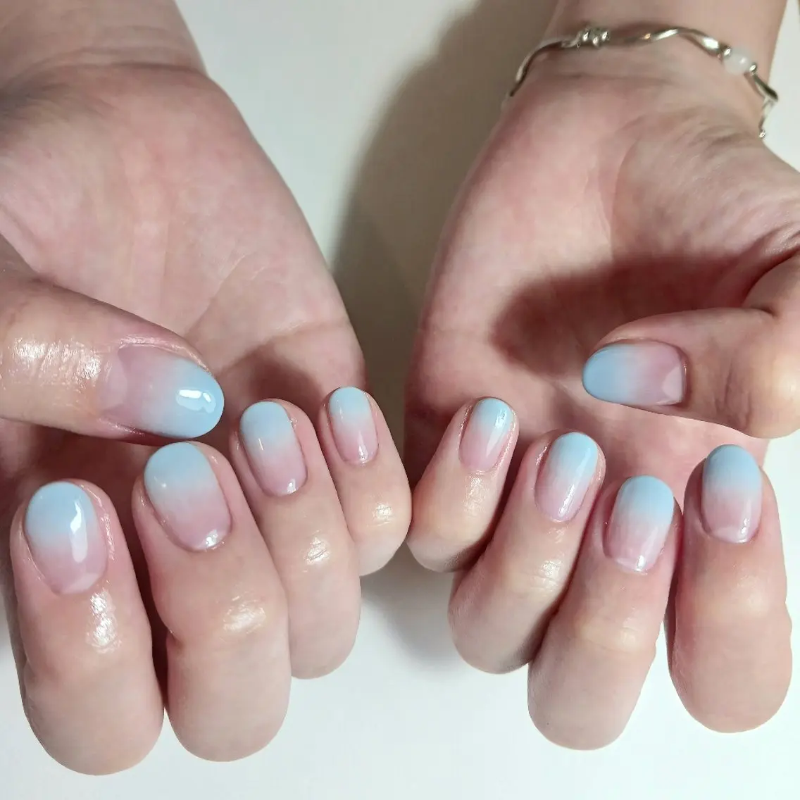 ネイル ブルー ジェルネイル グラデーション 水色 持ち込み ハンドネイル owlnail /持込みデザイン専門のネイルデザイン