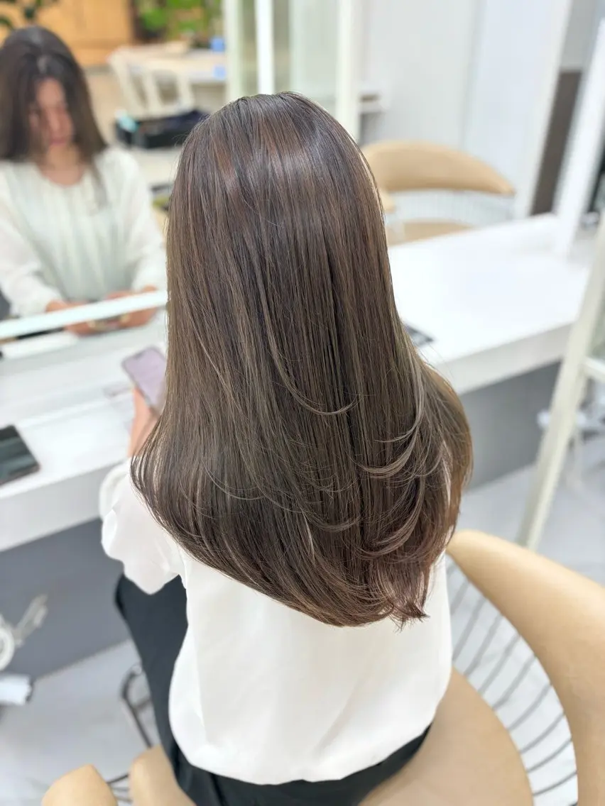 セミロング カラー 透明感カラー くびれヘア 顔周りカット 髪質改善 ヨシンモリ 🫧かいり🌷韓国 🪽烏丸❣️のヘアスタイル