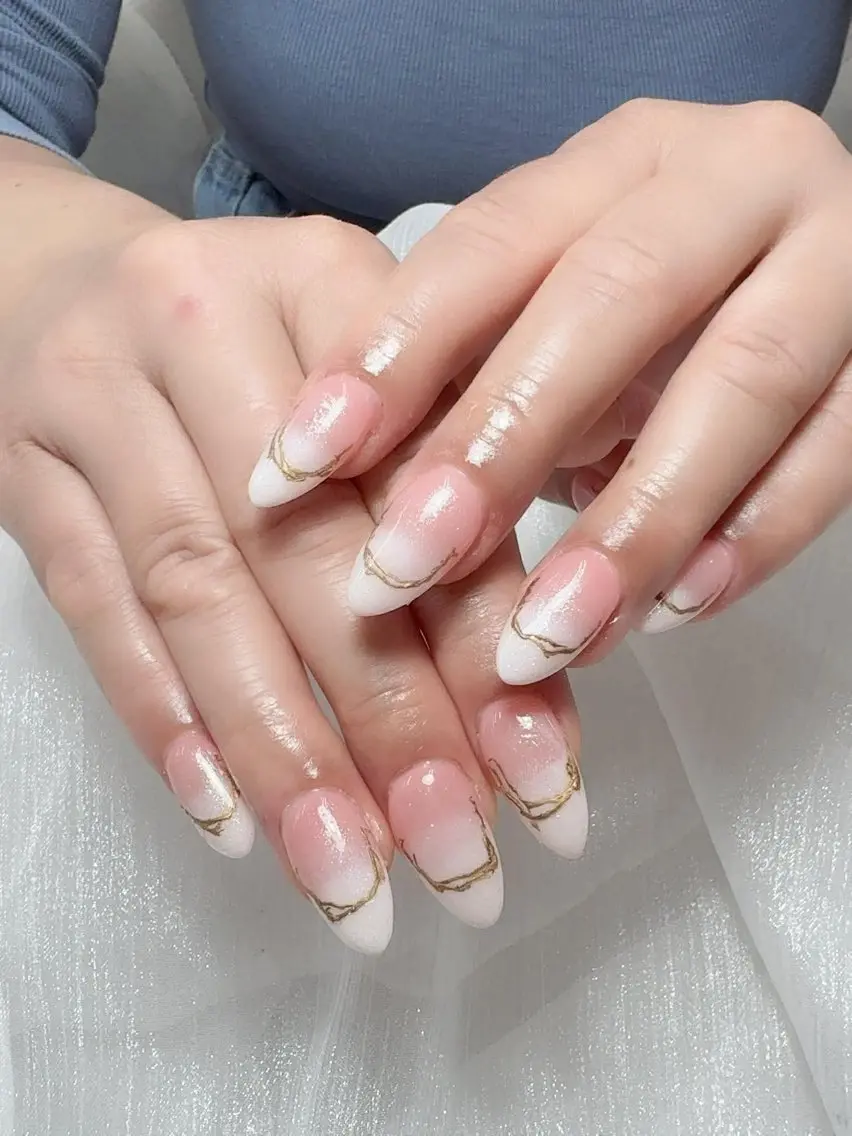 ネイル フレンチネイル グラデーション 韓国ネイル マグネットネイル ミラーネイル ハンドネイル ハンドケア Hara Nail 【持ち込みOK】のネイルデザイン