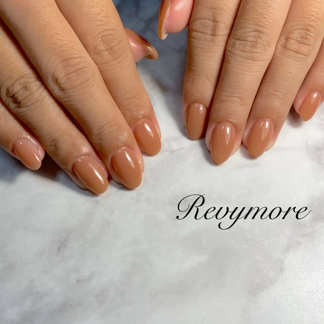 ネイル ブラウン ジェルネイル キラキラネイル 韓国ネイル ニュアンスネイル nail salon Revymoreのネイルデザイン